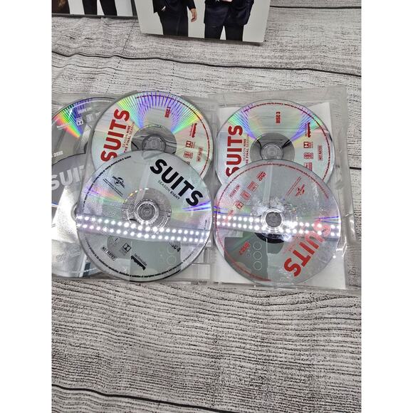 Suits: the Complete Series (DVD) - Picture 9 of 10
